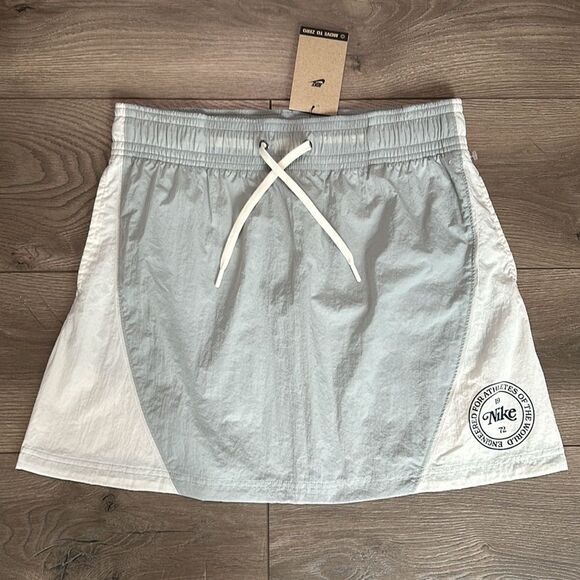 Nike Sportwear Heritage High Waisted Woven Mini Skirt Gray White‎ Size Medium - Picture 1 of 9